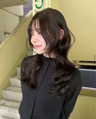 ロング レイヤーカット🐩 透明感カラー モカのヘアスタイル