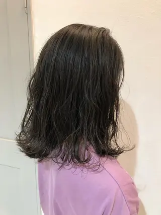 ミディアム カラー 比嘉 千咲のヘアスタイル