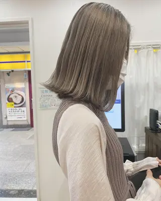 ロング 横浜ブリーチムラ直し ハイトーン/ブリーチのヘアスタイル