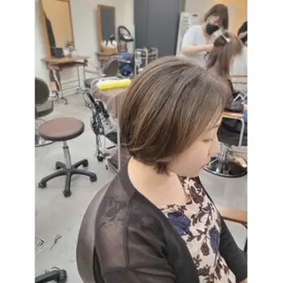 ショート カラー 浜田りほ Luxbe 博多バスターミナルのヘアスタイル