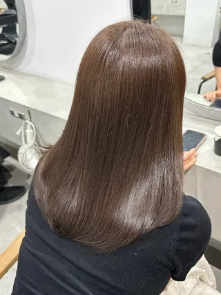 セミロング カラー シガ ミクトのヘアスタイル