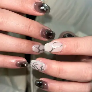 ネイル 🪐富島彩夏 /海外nail🪐のネイルデザイン