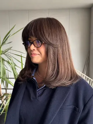 ミディアム カラー 赤みを消すヘルシー ベージュヘア🤍のヘアスタイル