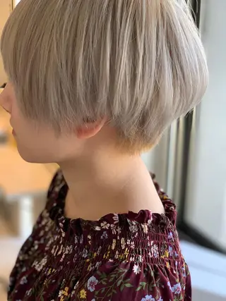 ショート カラー LUXBE LUCEのヘアスタイル