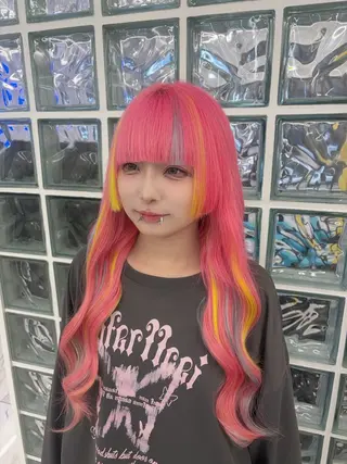 ロング 三尾 樺緒のヘアスタイル