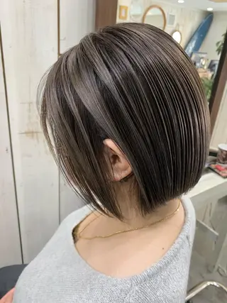 ショート カラー 鷺谷 玲奈のヘアスタイル
