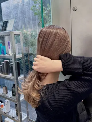 セミロング カラー ケアブリーチ レイヤーカットのヘアスタイル
