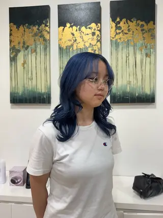 ミディアム カラー 御厨 夏芽のヘアスタイル