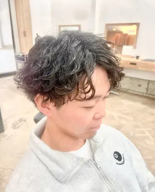 ショート パーマ メンズ 山田 誠也のヘアスタイル