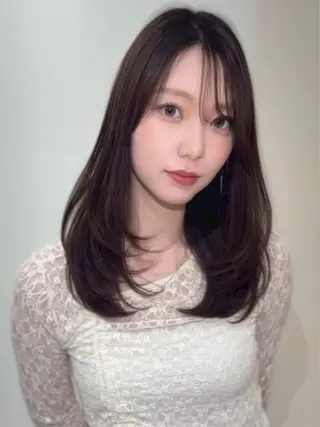 ミディアム カラー ワンカールで決まるレ イヤー/角岡泉希🩶のヘアスタイル