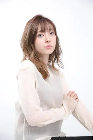ミディアム カラー 神田 菜々子のヘアスタイル