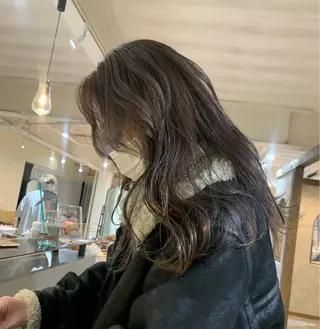 セミロング 本間 結衣のヘアスタイル