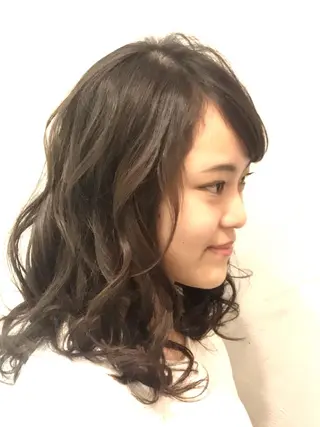 ミディアム カラー 髪質改善TR 透明感カラーHanaのヘアスタイル