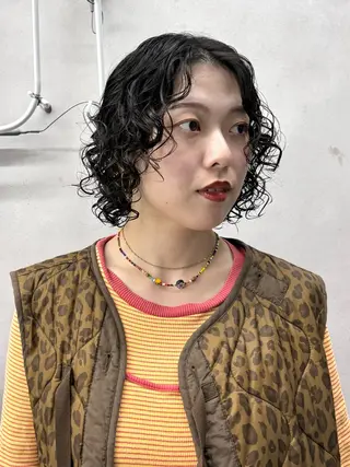 ショート パーマ レイヤー/ハッシュ /デザインカラーのヘアスタイル