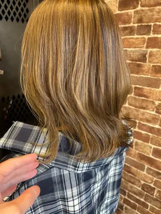 ミディアム カラー 久木原 ゆりのヘアスタイル