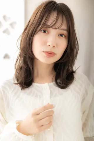 セミロング パーマ 庭木 華瑠のヘアスタイル