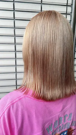 ミディアム カラー NINE+/代表 ブリーチ特化型サロンのヘアスタイル