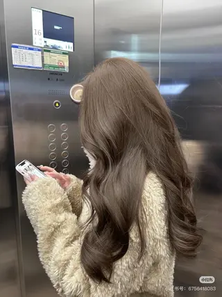 ロング 透明感ベージュ×レイ ヤーカット🎀セナのヘアスタイル