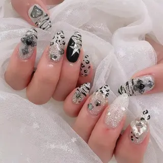 ミディアム 古屋 郁菜のネイルデザイン