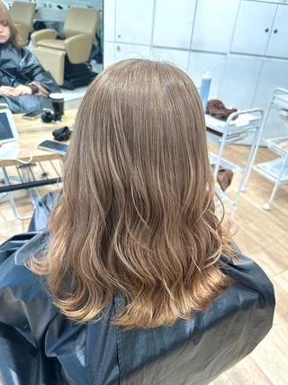 セミロング 💛NOZOMI💛 ハイトーンカラーのヘアスタイル