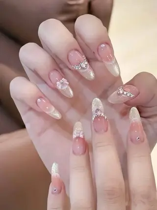 ネイル T. Leeのネイルデザイン