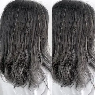 ミディアム カラー JuNブリーチに 縮毛矯正するプロのヘアスタイル