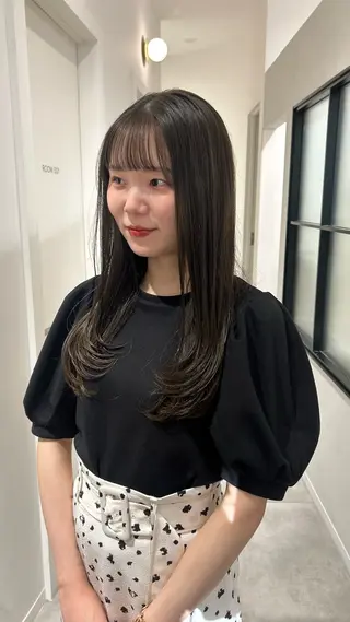 セミロング カラー オリーブベージュ/ ブリーチなし透明感のヘアスタイル