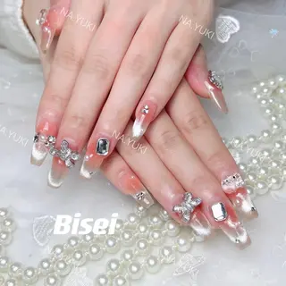 ネイル 🦋 Queenieのネイルデザイン