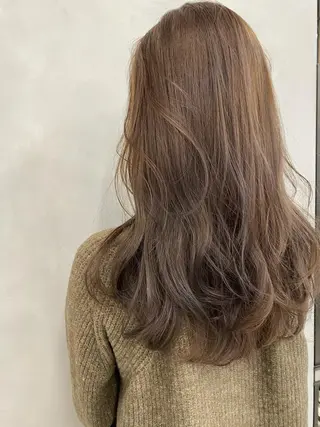 セミロング カラー 艶ハイトーンブリーチ 🌈小林侑雅のヘアスタイル