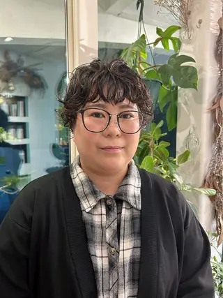 ショート パーマ 谷澤 朋佳のヘアスタイル
