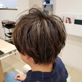 ショート カラー 山内 佐江子のヘアスタイル