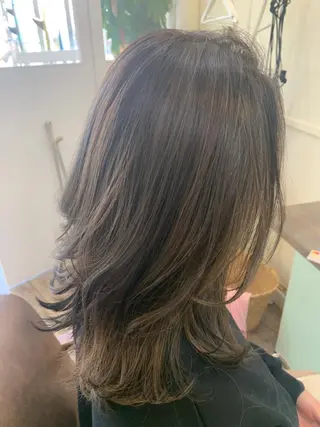 ミディアム カラー 鶴見 和美のヘアスタイル