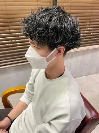 ショート パーマ メンズ 勝毛 広貴のヘアスタイル