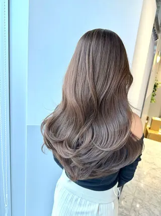 セミロング カラー 顔まわりの神様✨ 透明感カラー藤嶋秀幸のヘアスタイル