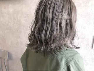 ミディアム カラー 顔周りレイヤーカット ブリーチminamiのヘアスタイル