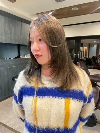 セミロング カラー 渋谷 留菜のヘアスタイル