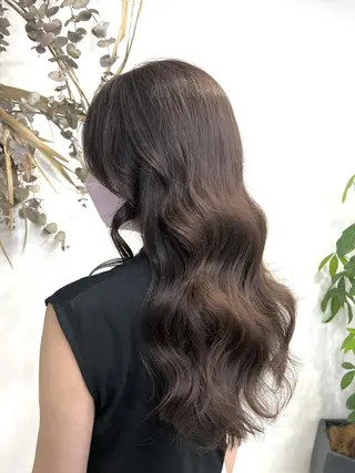 ロング 小山田 彩美のヘアスタイル
