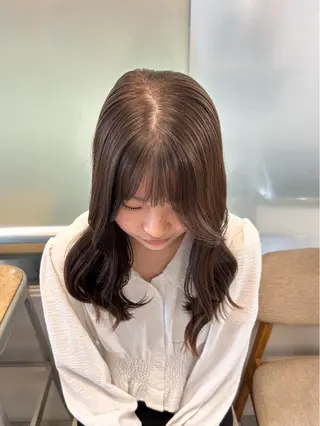 セミロング カラー lomalia moekaのヘアスタイル