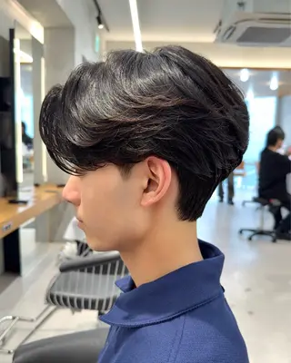 ショート カラー メンズ ハイトーンニュアンス 毛流れシャドウパーマのヘアスタイル