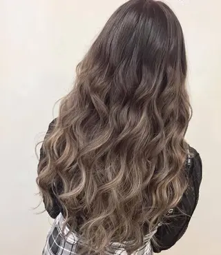 ロング カラー 大阪レミーエクステ チビ編み込みのヘアスタイル