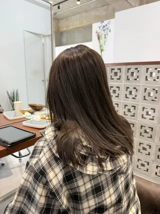 セミロング カラー カイリ /レイヤーカットのヘアスタイル