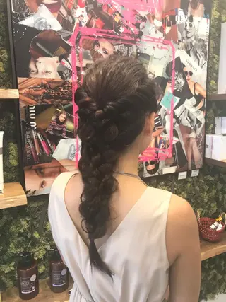 セミロング ヘアアレンジ shi hoのヘアスタイル