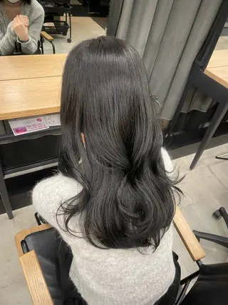 セミロング 伊藤 莉奈　韓国ヘアのヘアスタイル