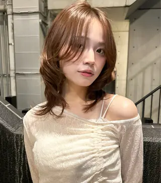 ミディアム カラー 透け感ベージュ🤎 韓国ヘアtakutoのヘアスタイル