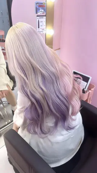 セミロング カラー ブリーチ特化🌈 MANATOのヘアスタイル