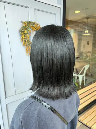 セミロング カラー ツキダテ ユイのヘアスタイル