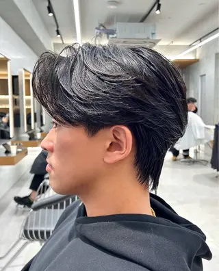 パーマ メンズ 圧倒的 毛流れ センターパートのヘアスタイル