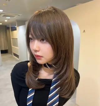 ミディアム カラー 神谷 凪のヘアスタイル