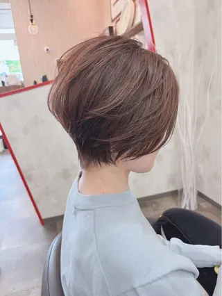 ショート カラー 藤田 麗安のヘアスタイル