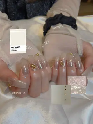 ネイル 𝘙𝘪𝘰𝘯𝘢 ...🕯🤍のネイルデザイン